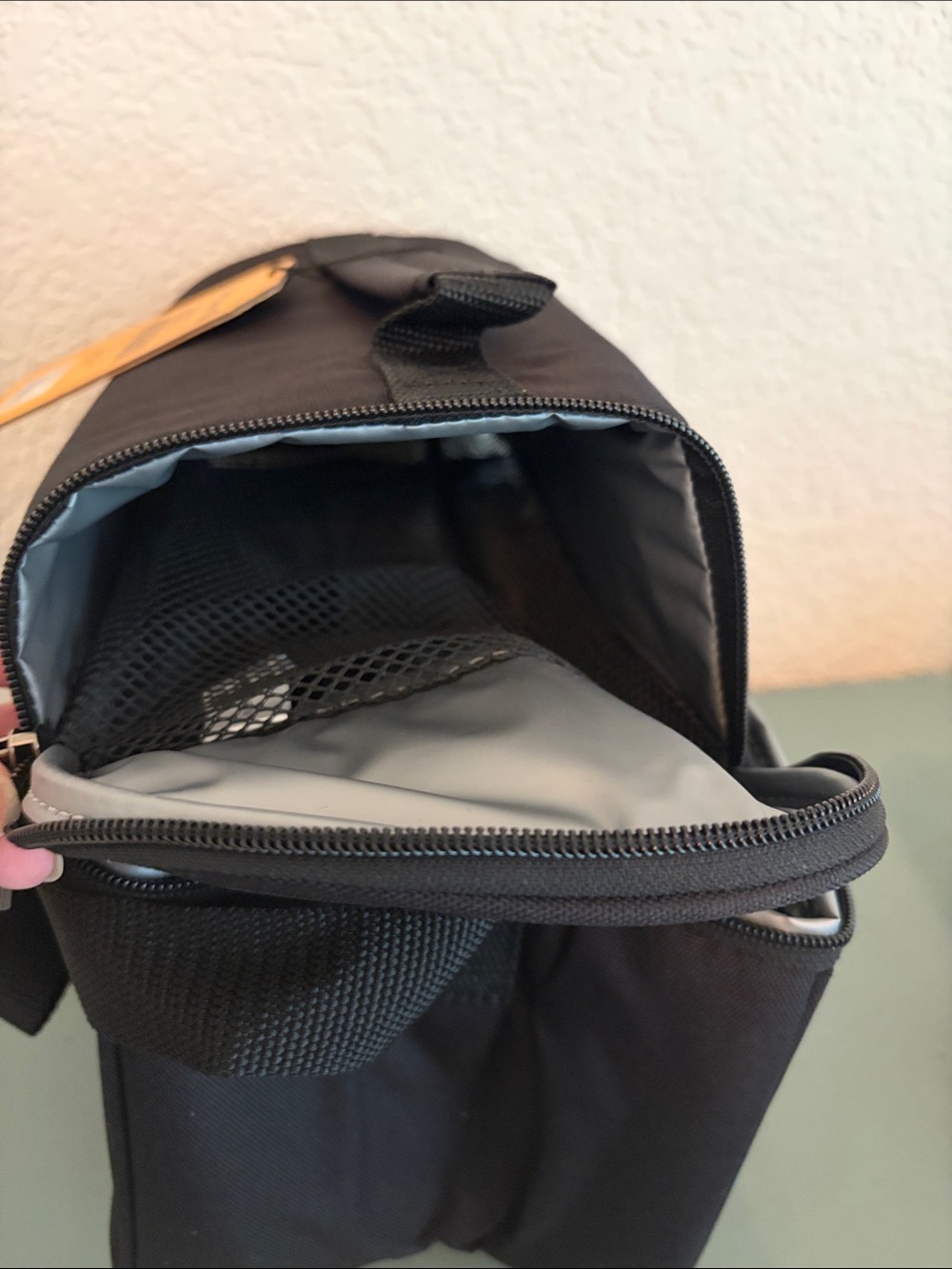 Carhartt Black Insulated Lunch Cooler Bag with Shoulder Strap - Picture 7 of 8